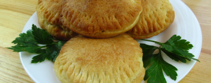 Пирожки из песочного теста с грибами