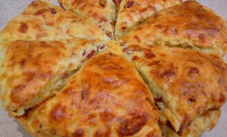Сконы с сыром и колбасой