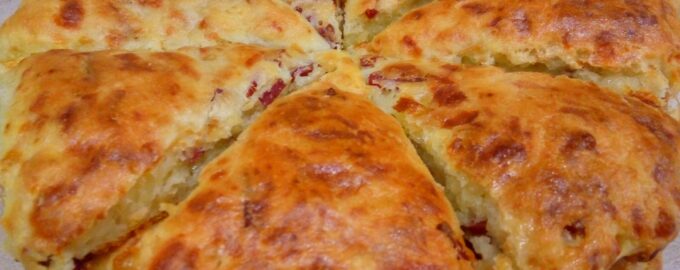 Сконы с сыром и колбасой