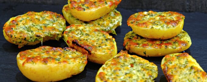 Картофель под ароматной хрустящей корочкой
