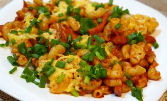 Очень вкусное блюдо из макарон и колбасы