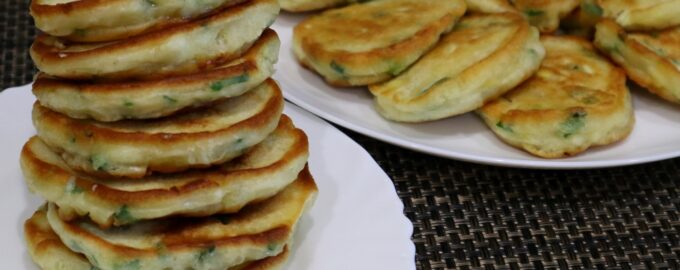 Оладьи с зеленым луком и яйцом