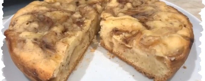 Шарлотка с яблоками в мультиварке