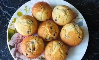 Кексы (маффины) с черной смородиной