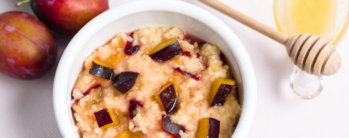 Пшенная каша с медом и сливами