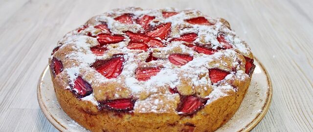 Клубничная шарлотка