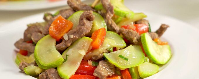 Кабачки с жареной говядиной по-китайски