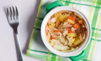 Тушеная капуста с куриным филе