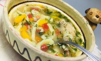 Куриный суп с домашней лапшой и фасолью