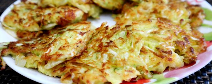 Капустные оладьи с плавленым сырком