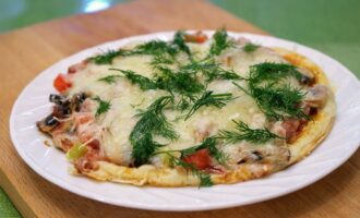 Быстрая пицца с грибами на сковороде