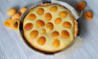 Открытый пирог с абрикосами