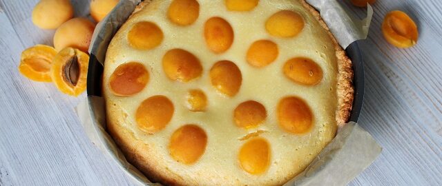 Открытый пирог с абрикосами
