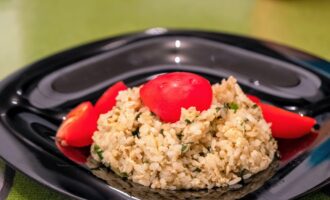Вкусный завтрак из риса с яйцом