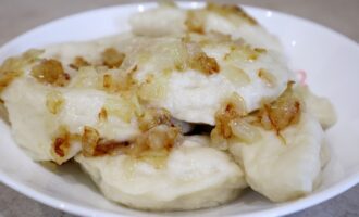 Вареники с капустой на воде и дрожжах