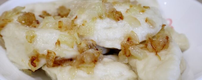 Вареники с капустой на воде и дрожжах