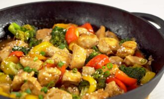 Жареная курица с овощами по-китайски