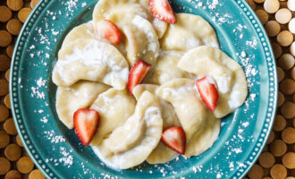 Вареники с клубникой