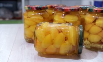 Сладкий абрикосовый компот на зиму