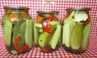 Маринованные огурцы с кабачками на зиму