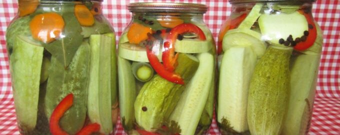Маринованные огурцы с кабачками на зиму