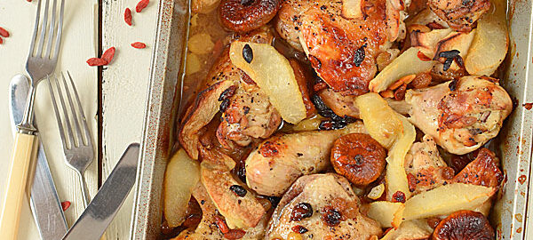 Курица, запеченная с фруктами