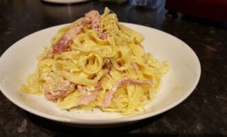 Паста с беконом и грибами