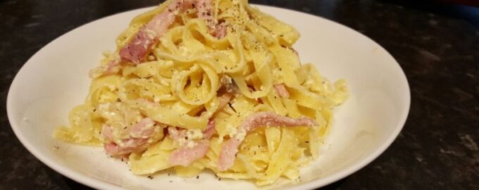 Паста с беконом и грибами