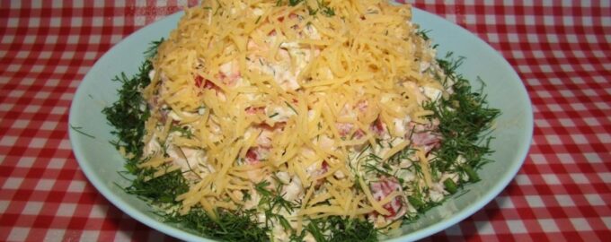 Салат с пекинской капустой, помидорами и сыром
