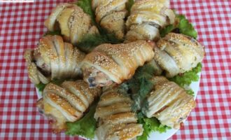 Куриные ножки в слоеном тесте с сыром