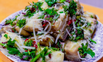 Острая закуска из баклажанов с сыром