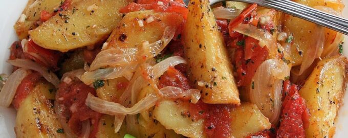 Жареная картошка с помидорами