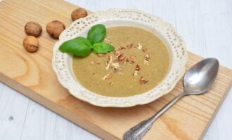 Грибной крем-суп с грецкими орехами