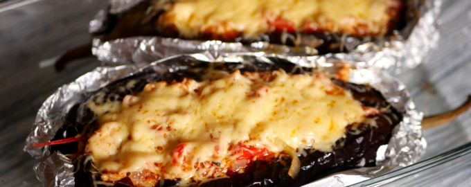 Фаршированные баклажаны с фаршем и сыром в духовке