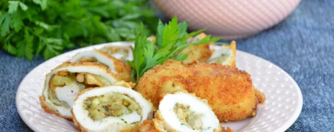 Куриные рулетики с лисичками и сыром