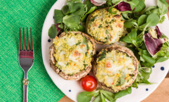 Шампиньоны, фаршированные пшеном