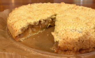 Рассыпчатый пирог с грушей, корицей и цедрой апельсина