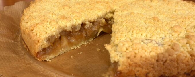 Рассыпчатый пирог с грушей, корицей и цедрой апельсина