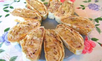 Рулет из лаваша с яблоком и творогом