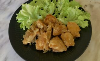 Курица в луке
