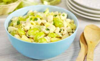 Куриный салат с виноградом и консервированными ананасами