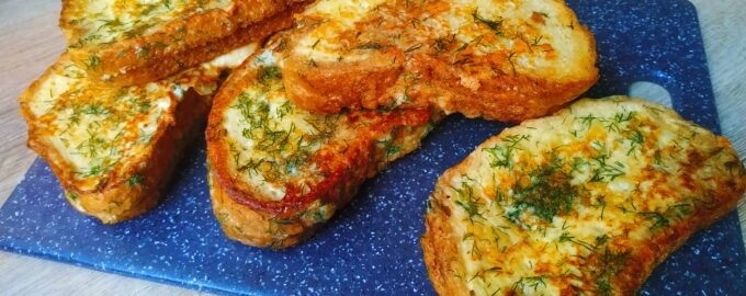 Сырные гренки на сковороде