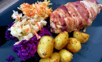 Куриные рулетики с моцареллой и беконом