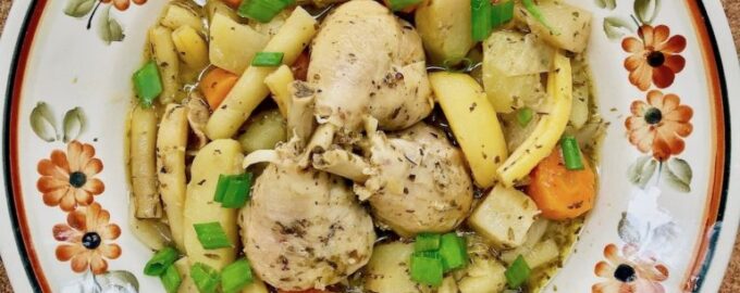 Куриные ножки в горшочке