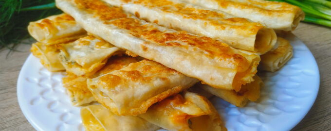 Рулетики из лаваша с сыром Фета и зеленью в яйце
