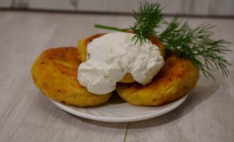 Нежные картофельные котлеты с овощами