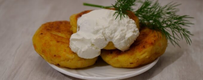 Нежные картофельные котлеты с овощами