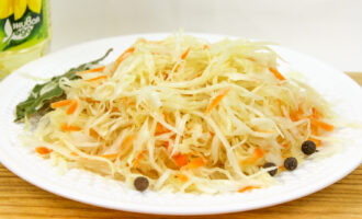 Хрустящая вкусная квашеная капуста в банке за 3 дня