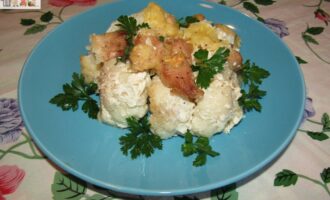 Курица с цветной капустой под сливочным соусом и сыром (в духовке)