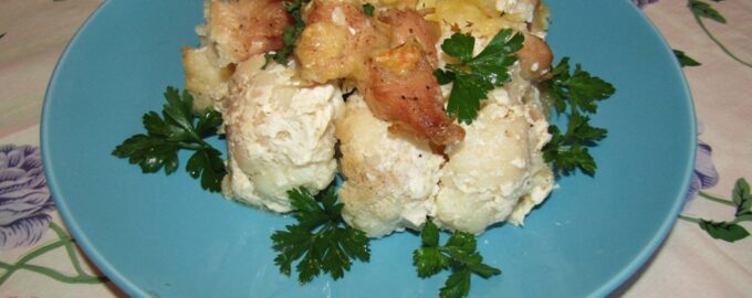 Курица с цветной капустой под сливочным соусом и сыром (в духовке)